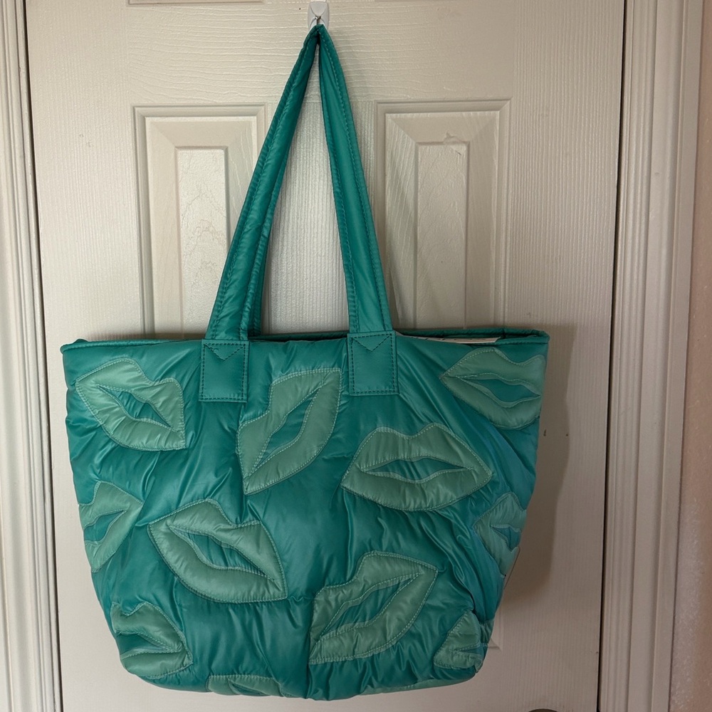 🦊👄🦊 WILDFOX LIPS QUILTED MINT GREEN PUFFY TOTE BAG 🦊👄🦊 NWT 🦊👄🦊 - Picture 12 of 16